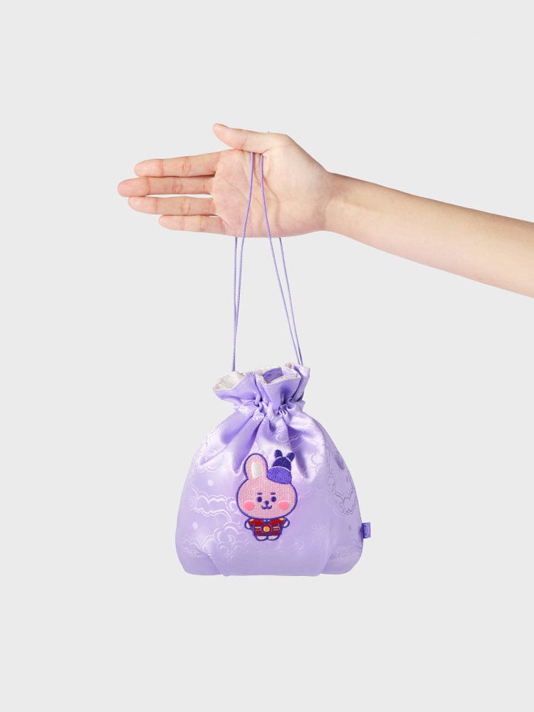 BT21 COOKY BABY GOOD LUCK POUCH K-EDITION ver.2, pochette cadeau LINE FRIENDS avec COOKY lapin violet, main sur fond clair