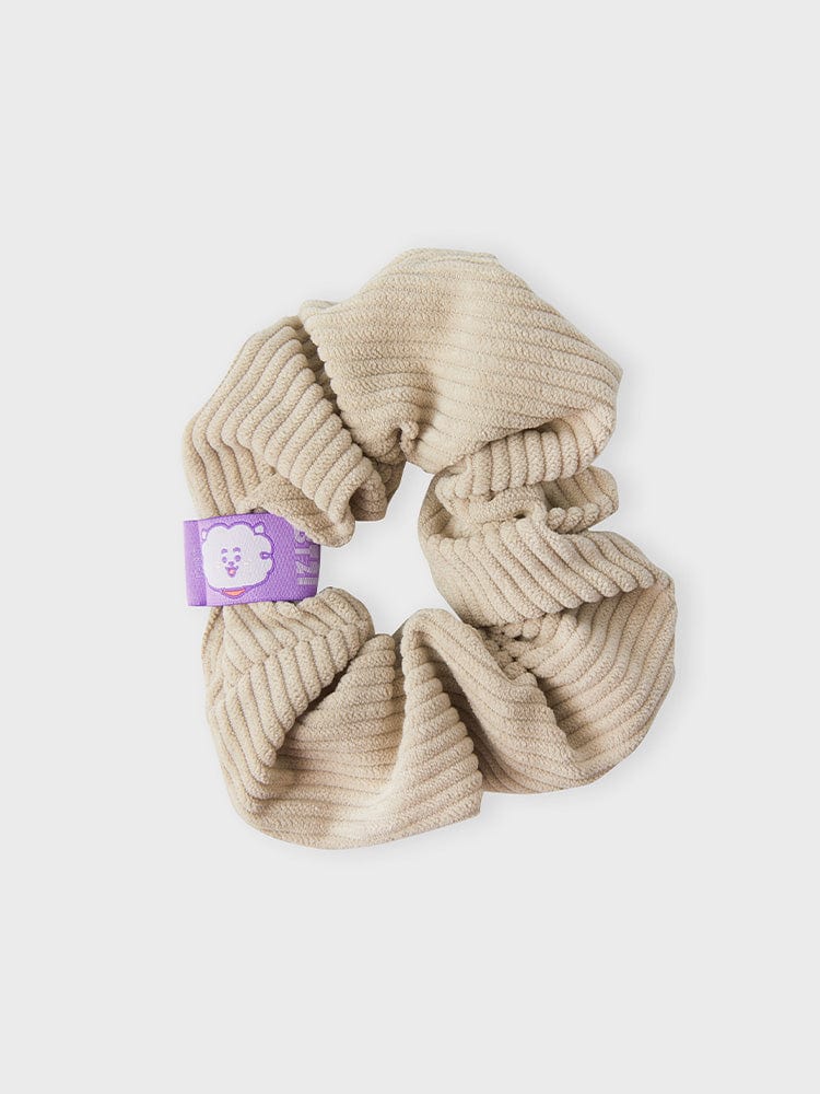 BT21 RJ HAIR SCRUNCHIE NEW BASIC EDITION : chouchou beige alpaga RJ, photo produit sur fond clair, officiel LINE FRIENDS.