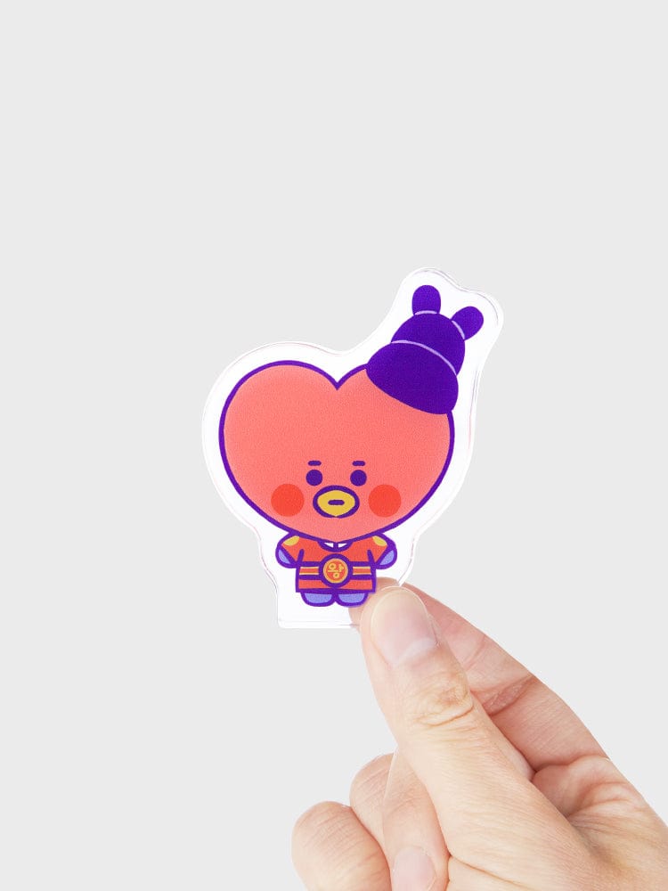BT21 TATA BABY MINI ACRYLIC STAND K-EDITION ver.2 : figurine acrylique TATA V de BTS, sticker en main, fond clair.