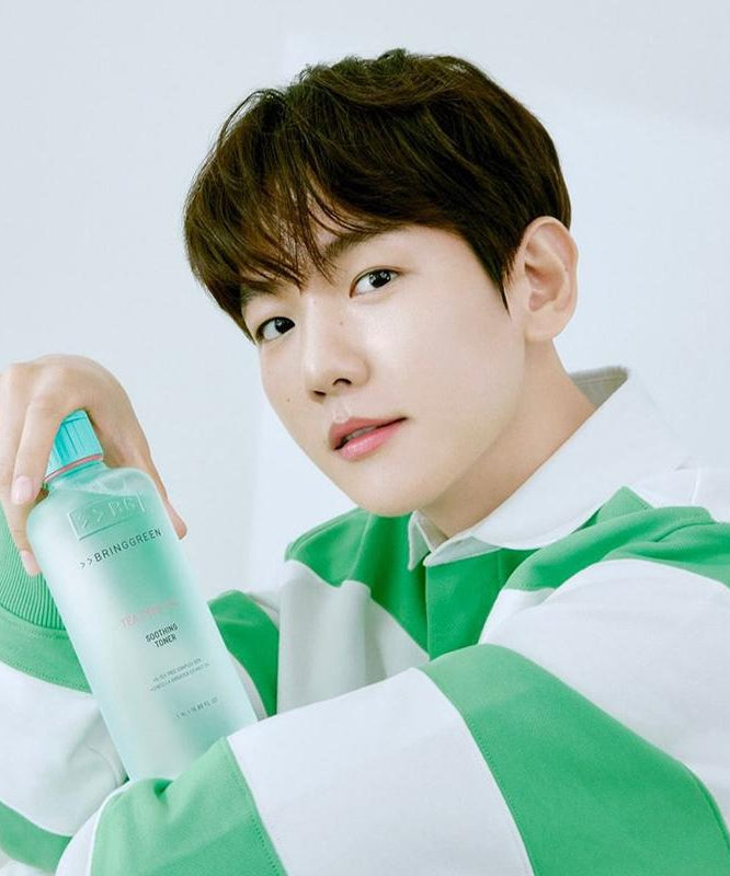 BRINGGREEN Teatree Cica Soothing Toner 250ml/500ml : produit en flacon avec mannequin, ambiance soin skincare vert