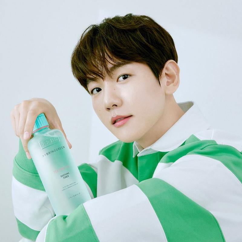 BRINGGREEN Teatree Cica Soothing Toner 250ml/500ml : produit en flacon avec mannequin, ambiance soin skincare vert