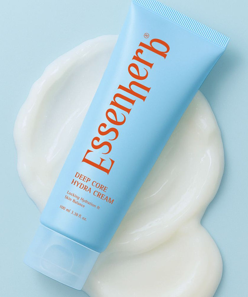 Crème hydratante ESSENHERB Deep Core Hydra Cream 100ml sur fond bleu.
