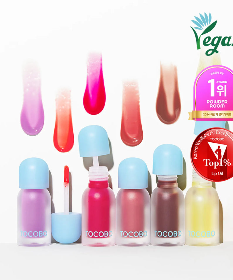 TOCOBO Juicy Berry Pluming Lip Oil de TOCOBO, flacons et applicateurs gouttes, fond clair, visuel vegan et award