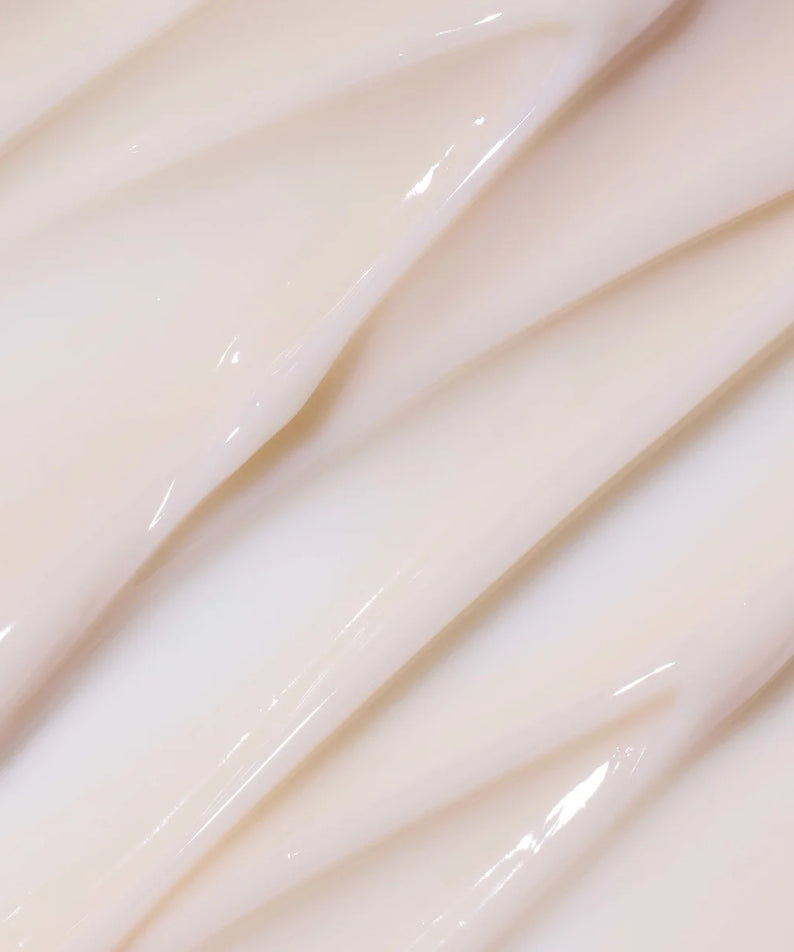 INNISFREE Black Tea Youth Enhancing Cream 50ml : crème pour le visage, texture crémeuse sur fond lumineux en photo produit.