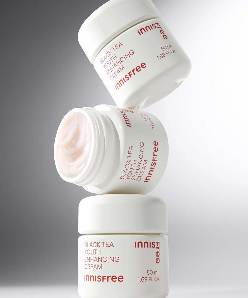 INNISFREE Black Tea Youth Enhancing Cream 50ml, pot crème cosmétique Innisfree sur fond blanc/gris, vue produit.