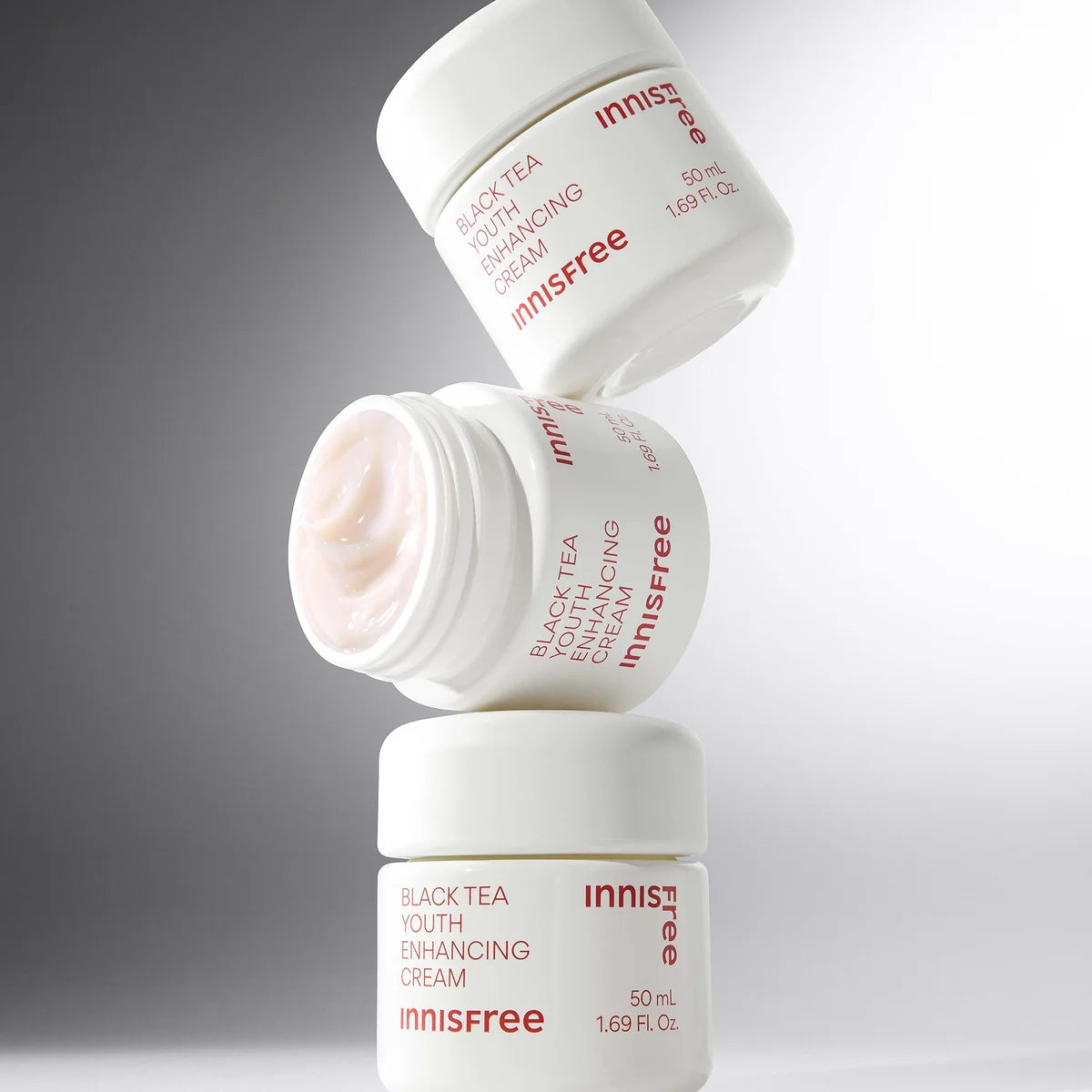 INNISFREE Black Tea Youth Enhancing Cream 50ml, pot crème cosmétique Innisfree sur fond blanc/gris, vue produit.