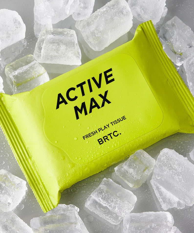 BRTC Homme Active Max Fresh Play Tissue 15 Sheets sur fond de glaçons, parfait pour la fraîcheur et le soin masculin en déplacement.
