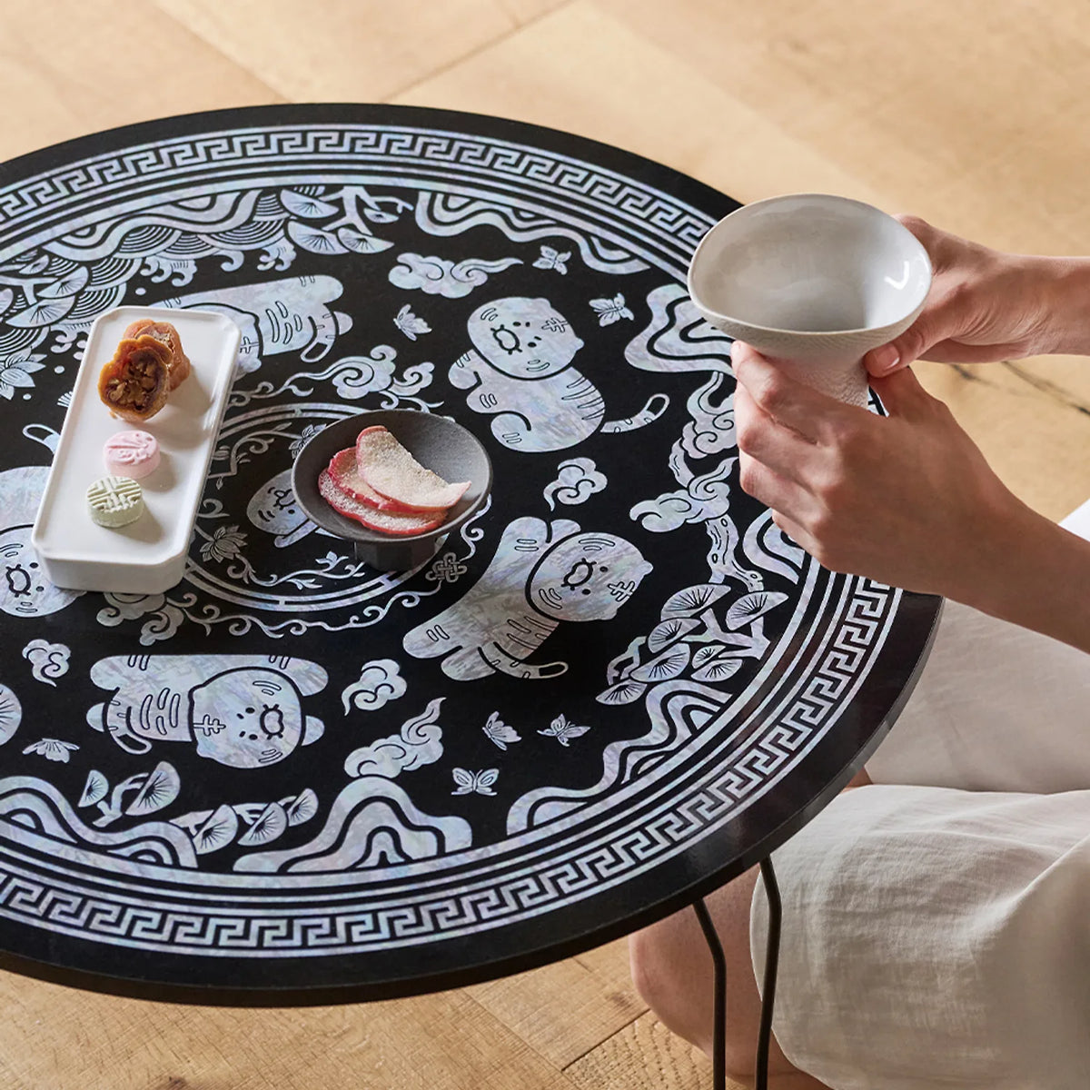 Petite Table Décorative en Nacre Yetnal Yetchun Table Nacre - Kakao Friends