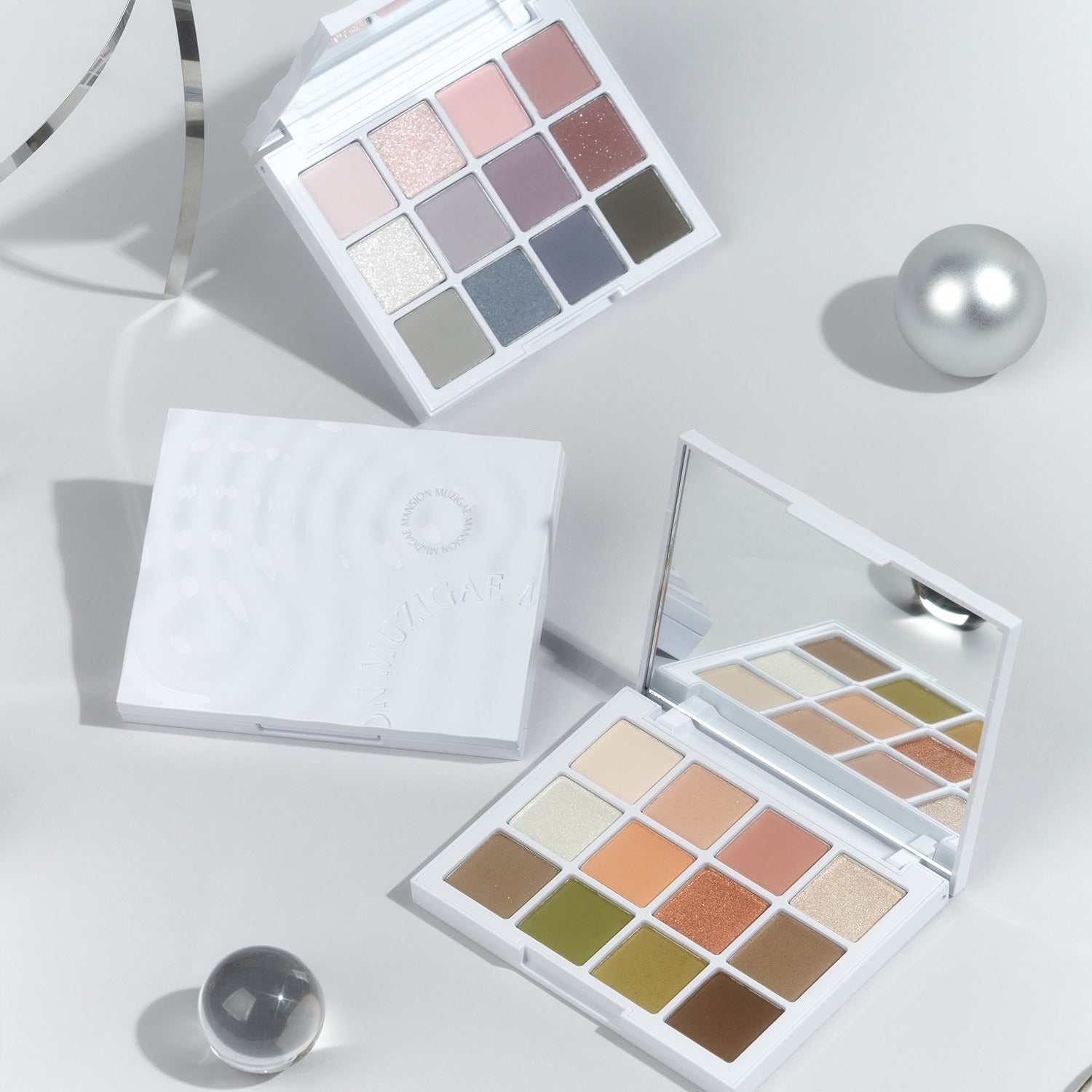 MUZIGAE MANSION Moire Palettes on sales on our Website !